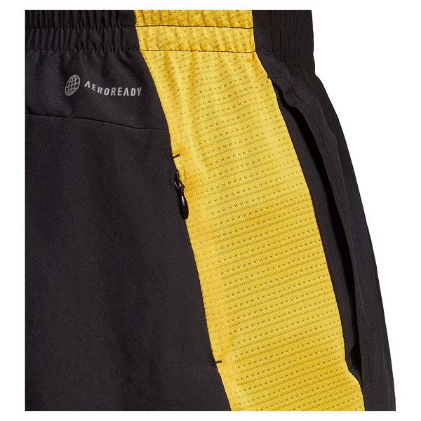 Black Men's Adidas OWN The Run 7´´ Shorts Pants | 3248697-KO