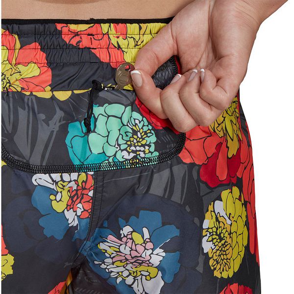 Black Women's Adidas Run Fast Flower 3´´ Shorts Pants | 8173594-GD